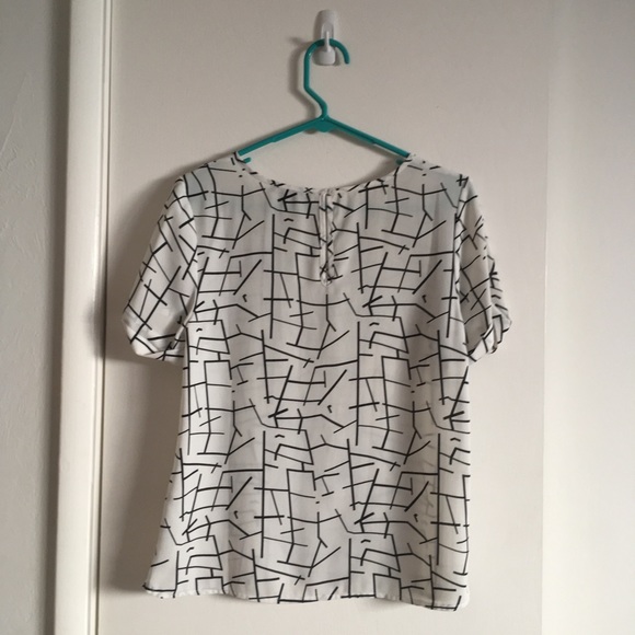 Abstract Pattern Top - Picture 2 of 3